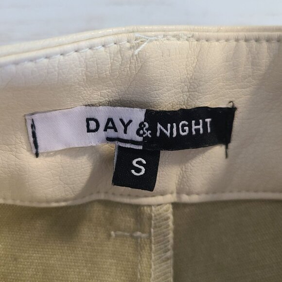 Day & Night Faux Leather Pants Wide Leg Womens Small Glam Relaxed Casual - Picture 4 of 9